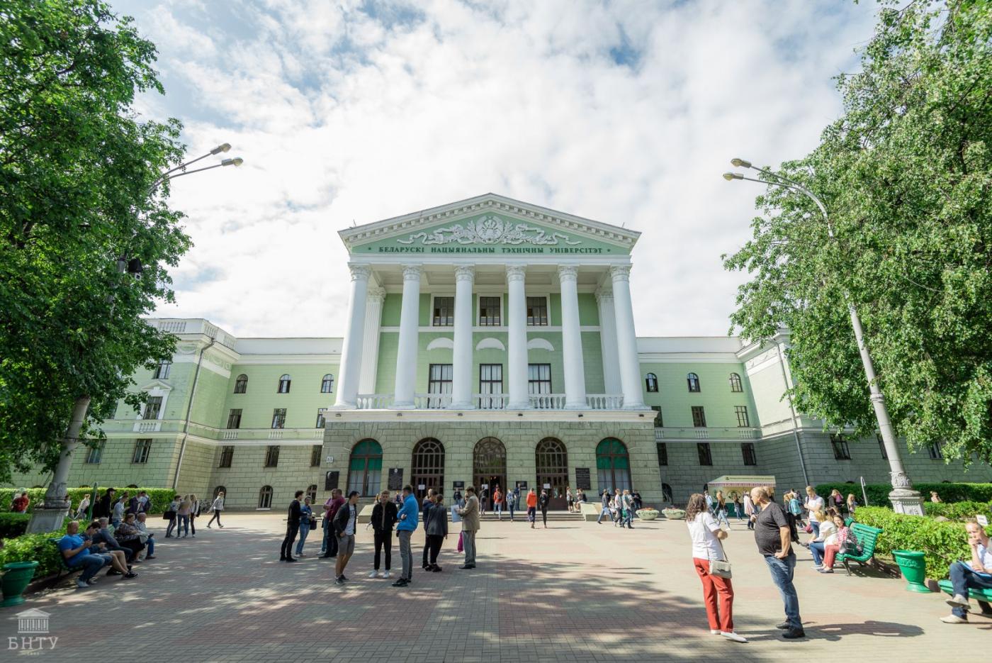 Не поступили на бюджет? Не расстраивайтесь! Разбираемся вместе в особенностях платного обучения